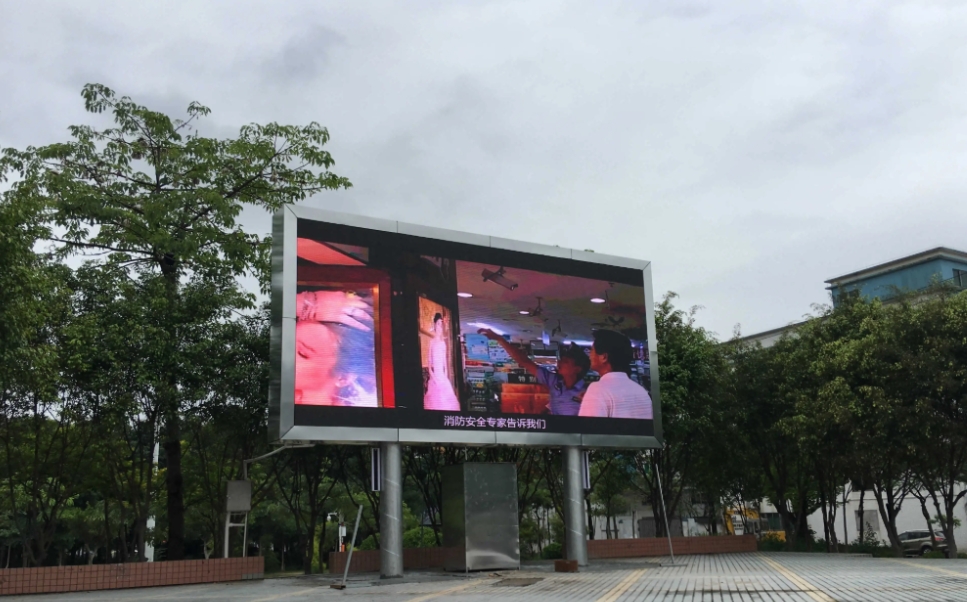 成都LED顯示屏：探索防護(hù)壁壘，防水防塵技術(shù)剖析