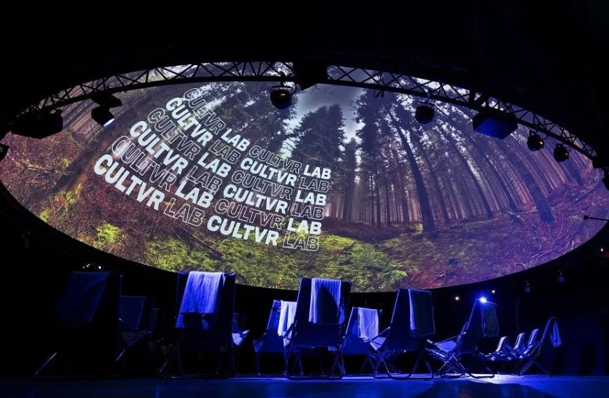 成都LED顯示屏：球狀 LED 穹頂，聲學(xué)魅力與氛圍塑造