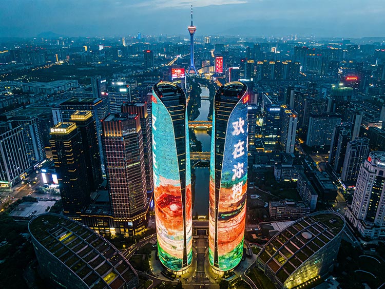 成都LED顯示屏應(yīng)用場景深度剖析：從大運(yùn)會(huì)到城市智慧升級(jí)